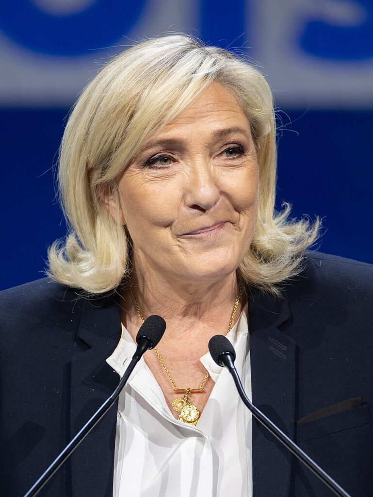 Marine Le Pen ha sottolineato l'impossibilità per la Francia di continuare a finanziare l'Ucraina a causa della situazione di bilancio interno.