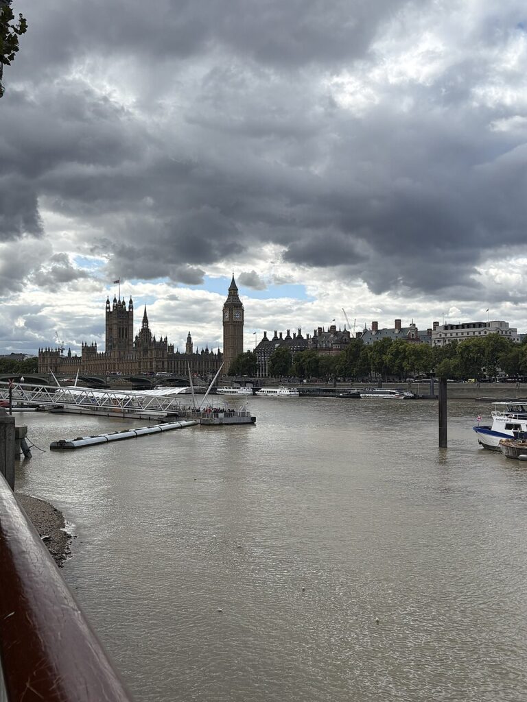 Brexit, l’analisi: il 70% dei britannici vuole avvicinarsi all’UE A dieci anni dalla Brexit, un nuovo sondaggio mostra un crescente sostegno nel Regno Unito a rapporti più stretti con l’Unione europea.