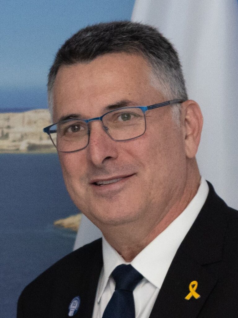 Il ministro degli Esteri israeliano Gideon Sa’ar, che ha ordinato il ridimensionamento della presenza diplomatica britannica a Gerusalemme.