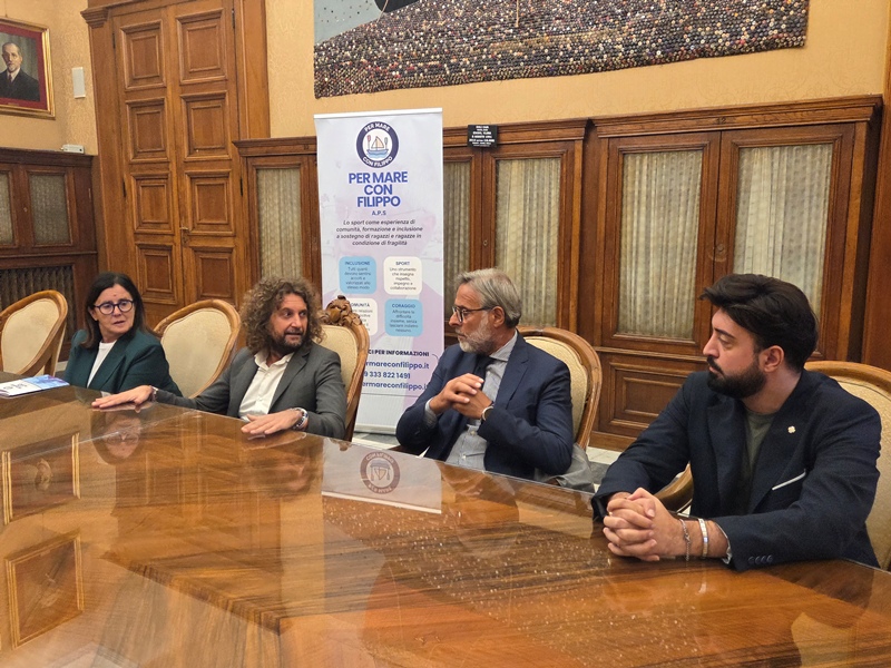 IL COMUNE COMUNICA – “Sport e inclusione: il diritto di essere in gioco”: al via il progetto di contrasto alle povertà educative attraverso la pratica gratuita di sport acquatici promosso dall’associazione Per Mare con Filippo in favore di 20 minori in condizioni di fragilità